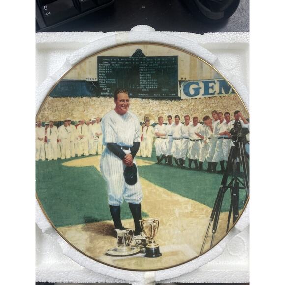 DELPHI LOU GEHRIG THE LUCKIEST MAN LARGE 8" PLATE BRADFORD EXCHANGE - Picture 1 of 7